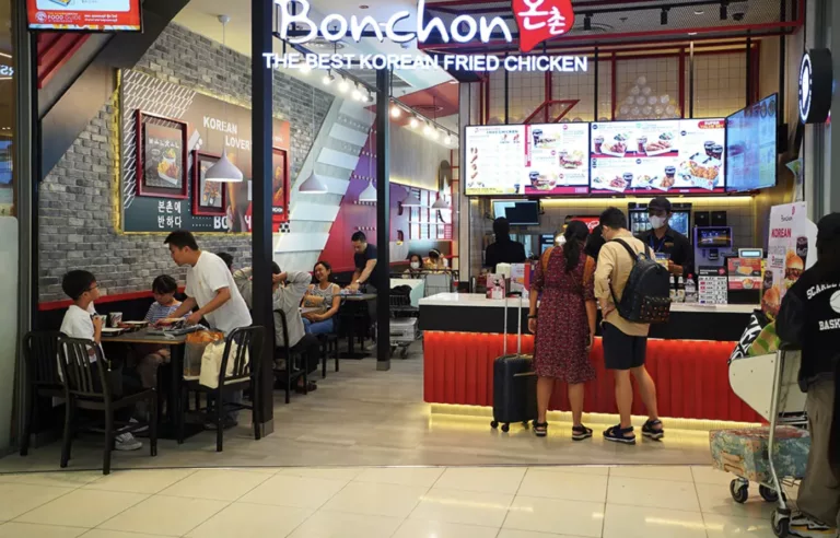 I migliori ristoranti e fast food all'interno degli aeroporti: la guida finale