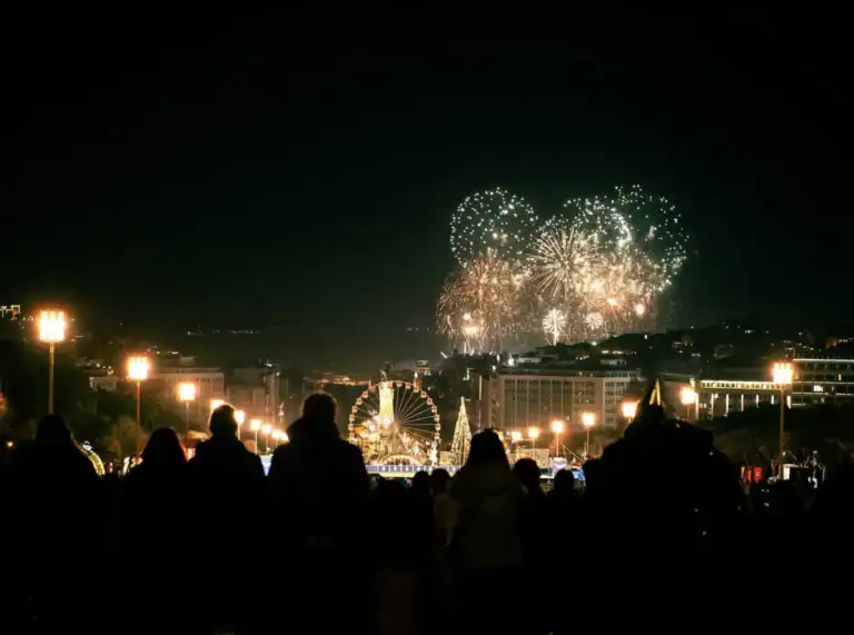 Capodanno 2026 Sotto i 300 Euro: Cinque Capitali Dove Festeggiare Spendendo Poco